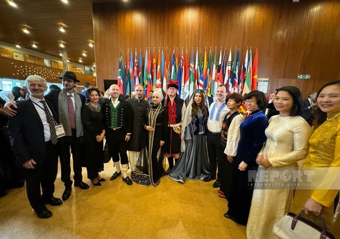 Azərbaycan UNESCO-nun mənzil-qərargahında keçirilən "Ənənəvi geyim günü"ndə iştirak edib