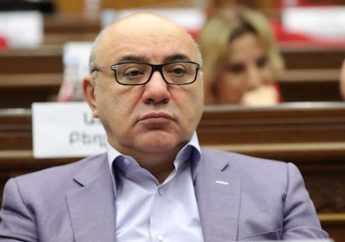 Ermənistanda hakim partiyadan olan deputat mandatından imtina edəcək