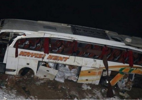 Türkiyədə avtobus aşıb, 19 nəfər yaralanıb