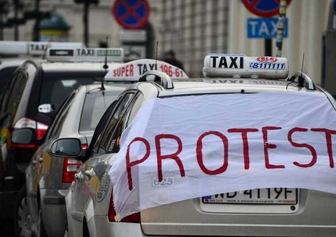 Varşavada taksi sürücüləri şəhərin mərkəzini bağlamağa çalışırlar