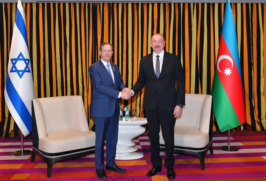 İlham Əliyev İsxak Hersoqu təbrik etdi