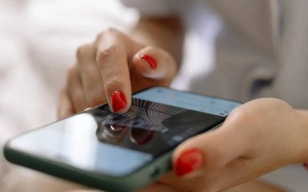 Telefonu belə tutmaq xəstəlik yaradır?