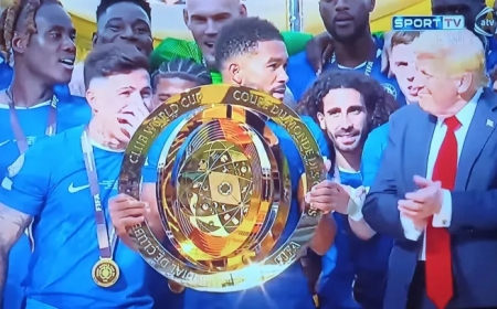 "Çelsi"yə dünya kubokunu Tramp təqdim etdi - FOTO