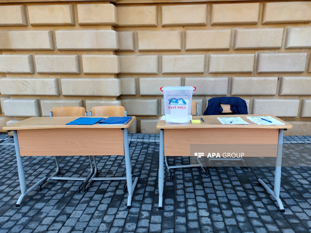 7 saylı Səbail seçki dairəsinin 1 saylı seçki məntəqəsində "exit-poll" həyata keçirilir - FOTO