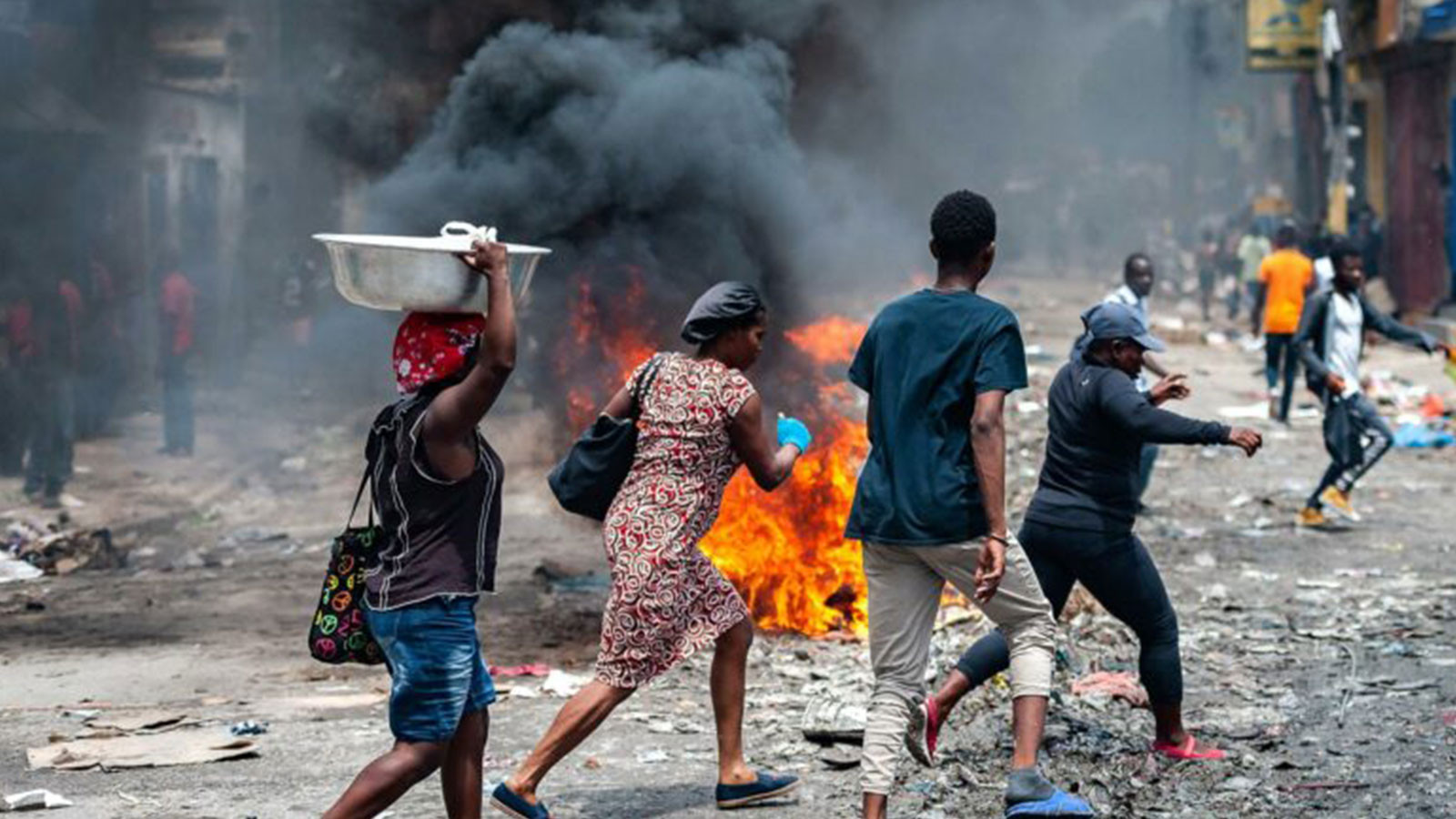 ABŞ vətəndaşlarını Haitidən təxliyə edir