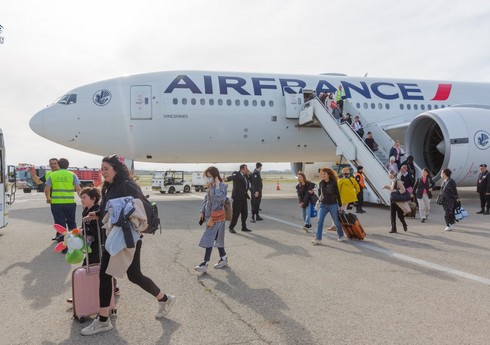 "Air France" aviaşirkətinə məxsus təyyarə Bakı hava limanında qəza enişi edib