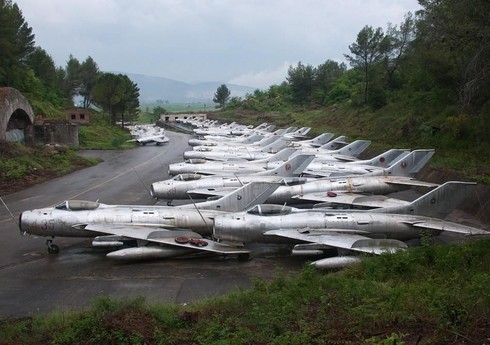 Albaniya keçmiş sovet aerodromunu NATO hava qüvvələrinin yerləşdirilməsi üçün açır
