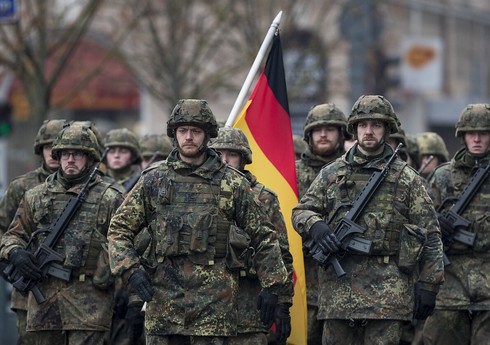 Almaniyanın müdafiə naziri hərbi xərclərin artırılmasının tərəfdarıdır