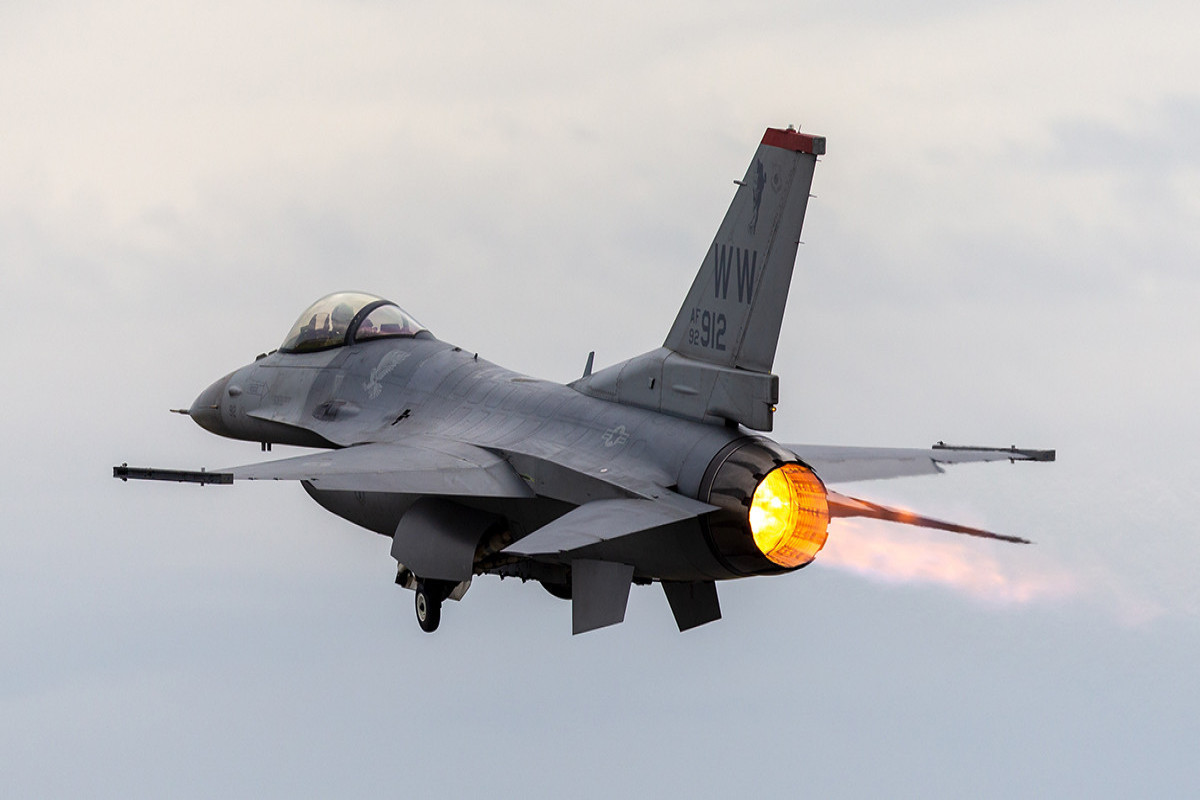 Belçika ilin sonuna qədər Ukraynaya F-16 təyyarələri və hava hücumundan müdafiə sistemləri verməyi planlaşdırır