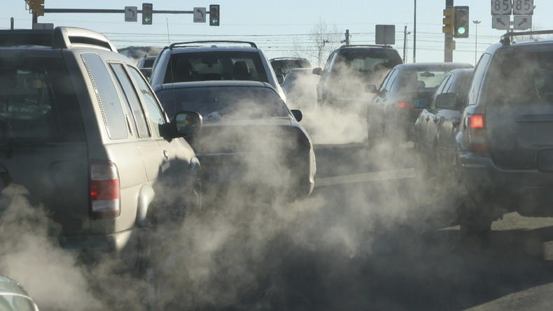 Deputat: Ölkədə hava çirklənməsinin 80%-i avtomobillərin payına düşür