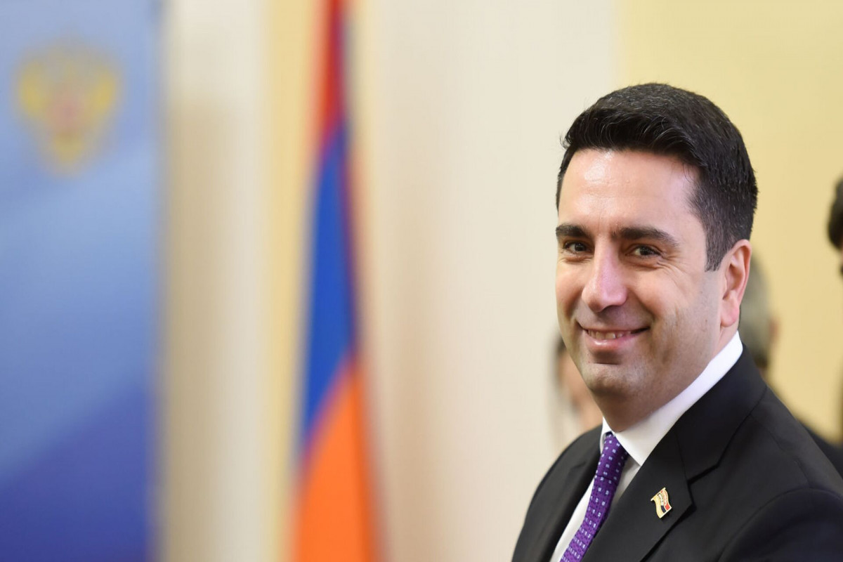 Ermənistan Milli Assambleyası sədrinin ailəsinin avtomobili qəzaya düşüb