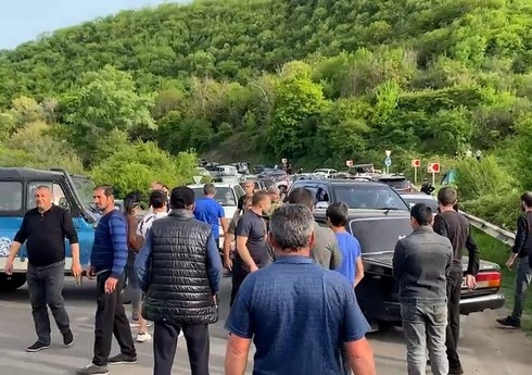 Etiraz aksiyasında iştirak edən erməni deputatlar saxlanılıb