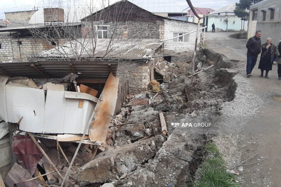 Gəncədə yağış suları ciddi fəsadlara yol açıb - FOTO