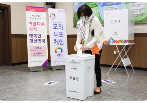 KİV: Cənubi Koreyada ana müxalifət partiyası parlamentində səs çoxluğu əldə edib