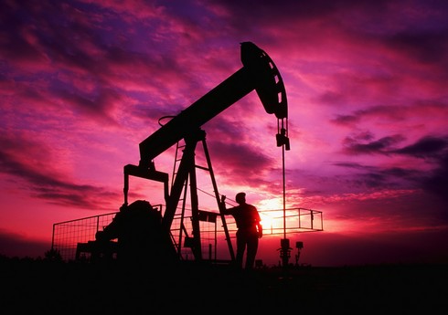Küveyt neft hasilatının könüllü azaldılmasını uzadıb