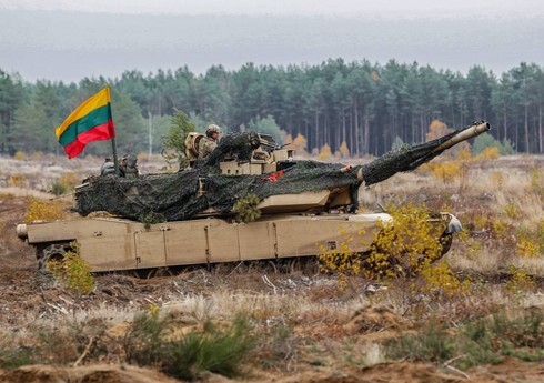 Litva sakinləri ölkədə tank istehsalına sərmayə qoymağa çağırıblar