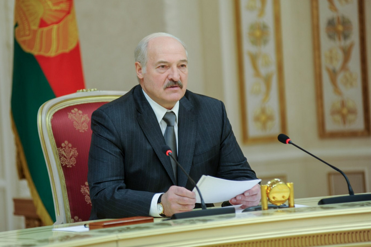 Lukaşenko Belarusun müharibəyə hazırlaşdığını deyib