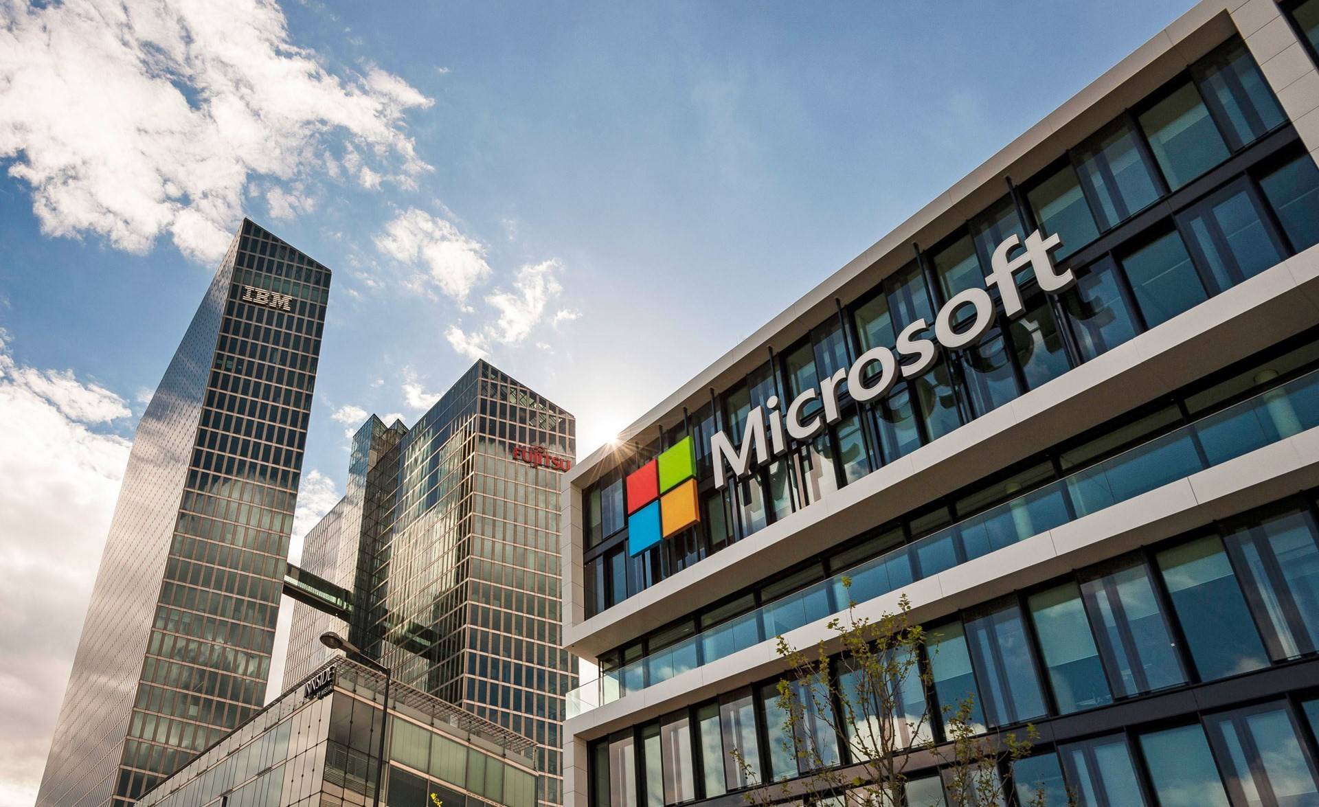 “Microsoft” Yaponiyaya süni intellektin inkişafı üçün 2,9 milyard dollar investisiya ayıracaq