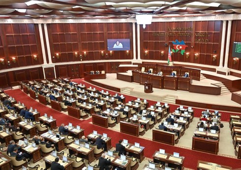 Milli Məclisin yaz sessiyasının ilk plenar iclası başlayıb