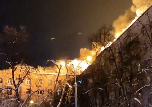 Moskvada binaların damları yanır, 400-dən çox insan təxliyə edilib