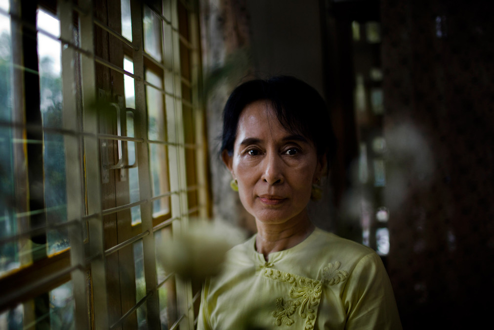 Myanmarın həbsdə olan keçmiş prezidenti ev dustaqlığına buraxılıb
