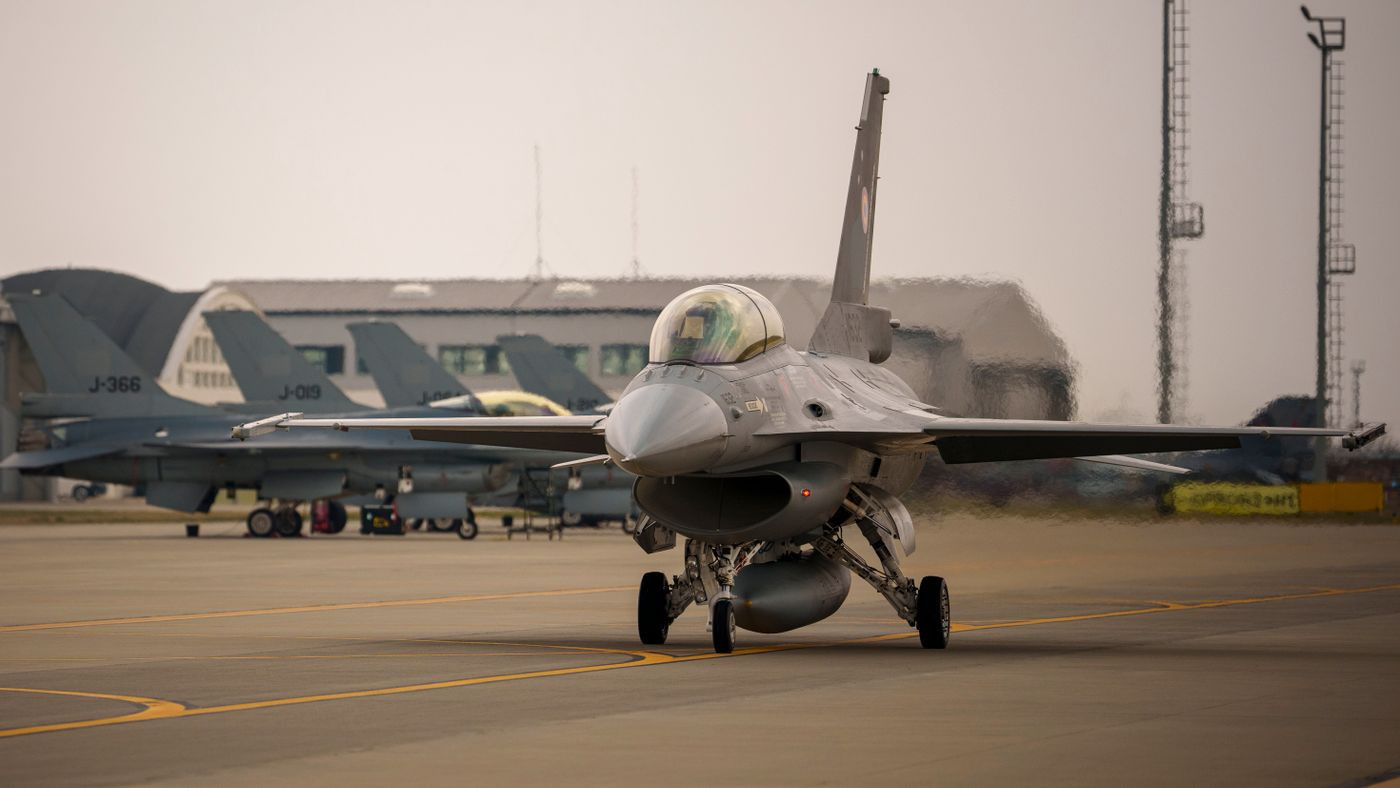 "New-York Times": İngilis dili və Qərb texnologiyaları ukraynalı pilotların F-16 təlimini gecikdirir
