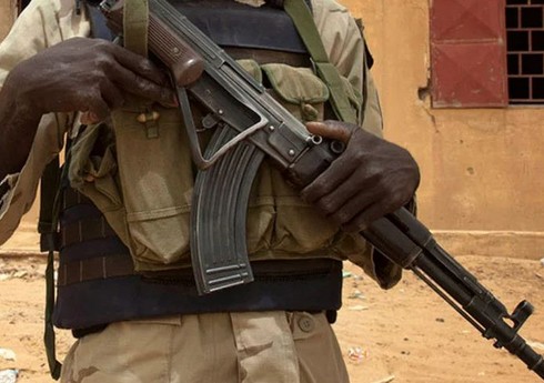 Nigeriyada yaraqlılar 2 nəfəri öldürüb, 14 işçini girov götürüb