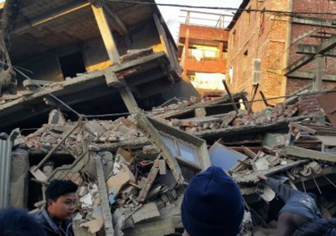 Pakistanda binanın uçması nəticəsində 9 nəfər ölüb