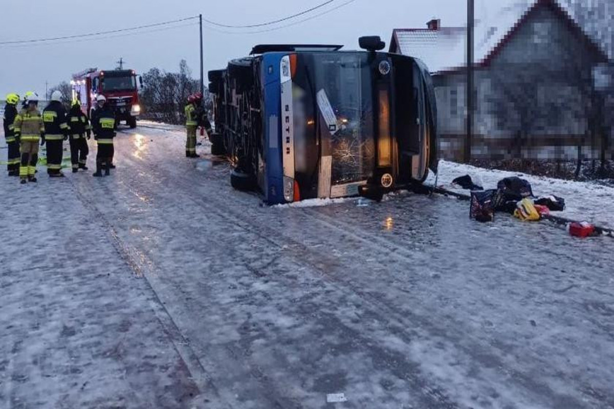 Polşada ukraynalıları daşıyan avtobus aşıb, 20 nəfər xəsarət alıb