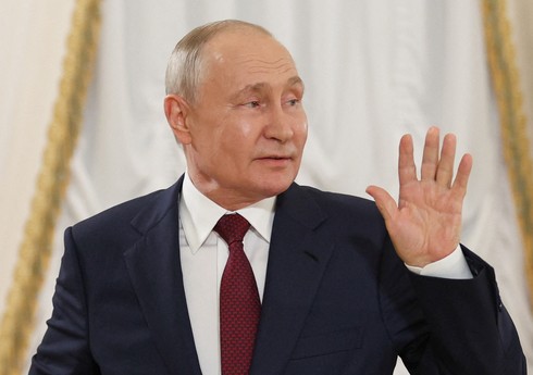 Putin məmurlarla danışıq aparıb, prezidentin gözlənilən müraciəti “texniki xəta” adlandırılıb