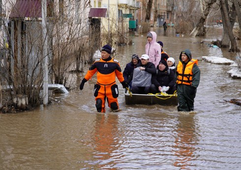 Qazaxıstanda 4 mindən artıq ev su altında qalıb, 63 mindən çox insanı təxliyə edilib