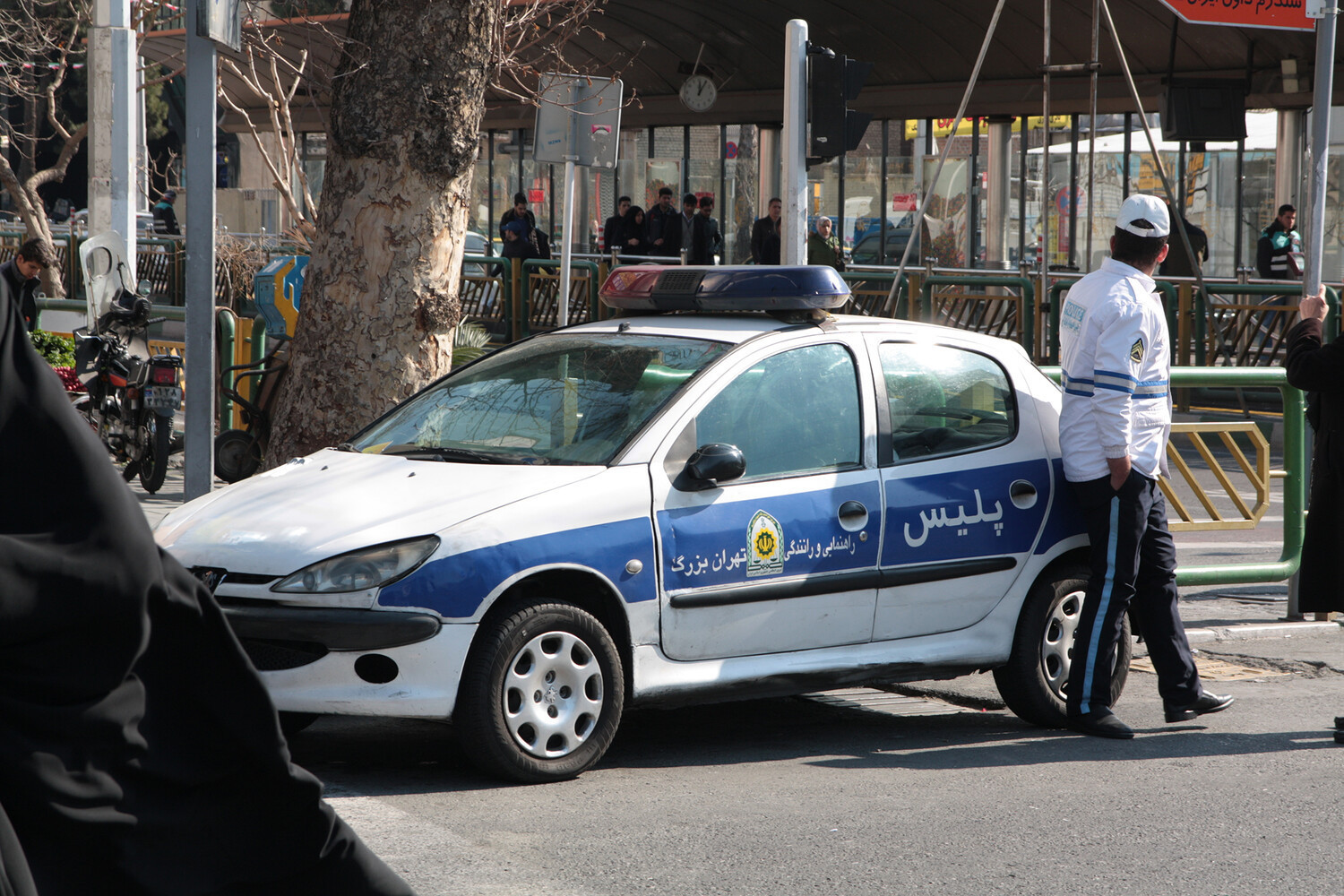 İranda iki polis məntəqəsinə hücum olub, ölənlər var - YENİLƏNİB-1