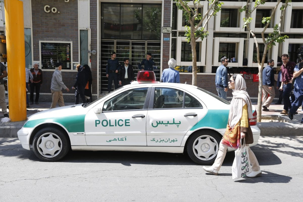 İranda polis maşınlarına hücum edilib, 6 nəfər ölüb