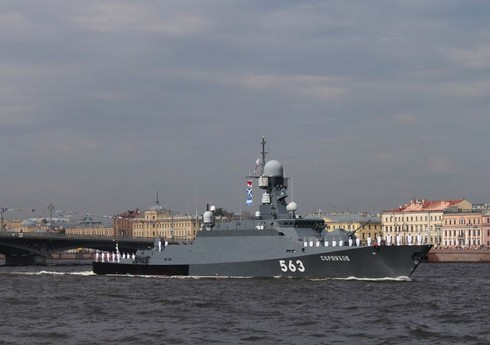 Rusiyada hərbi gəmi yanıb