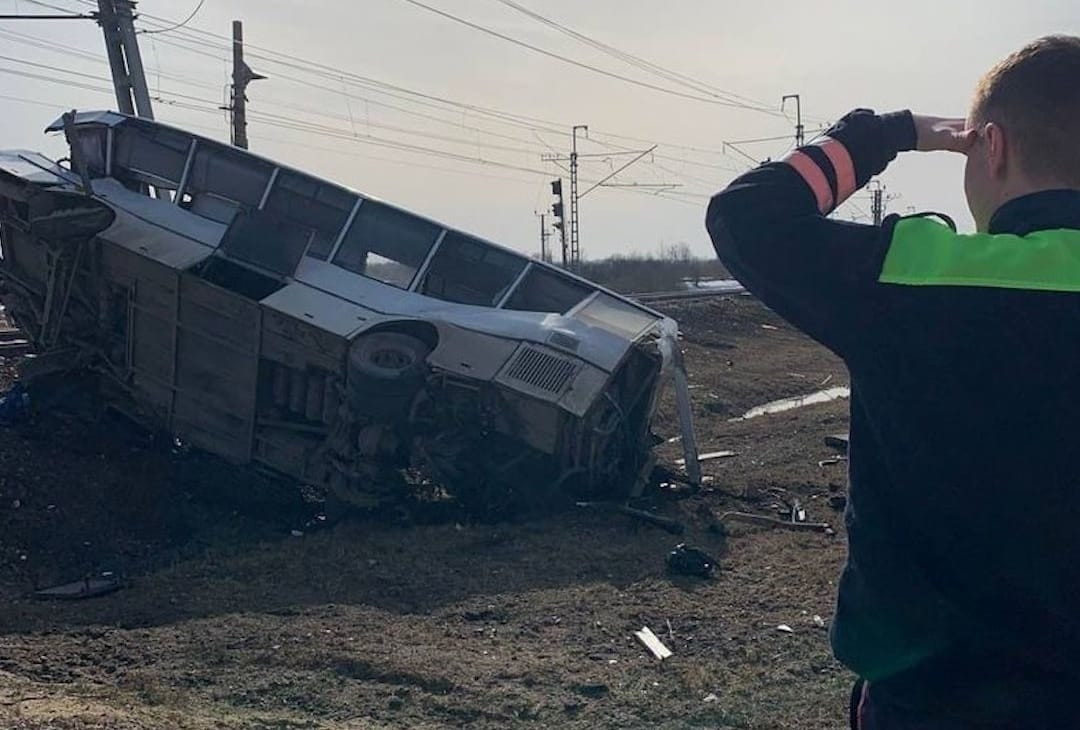 Rusiyada sürət qatarı avtobusla toqquşub, 8 nəfər ölüb