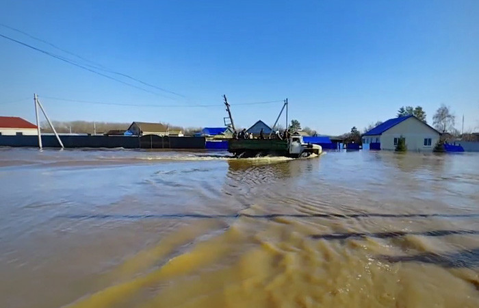 Rusiyanın Orenburq vilayətində 2556 evi su basıb, 4208 nəfər təxliyə edilib - YENİLƏNİB