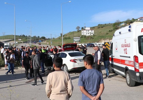 Samsunda ağır yol qəzasında 8 nəfər yaralanıb