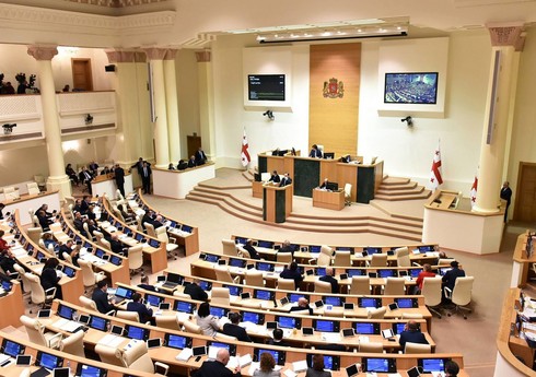 Sorğu: Gürcüstanda seçkilərdə parlamentə yalnız iki partiya daxil ola biləcək