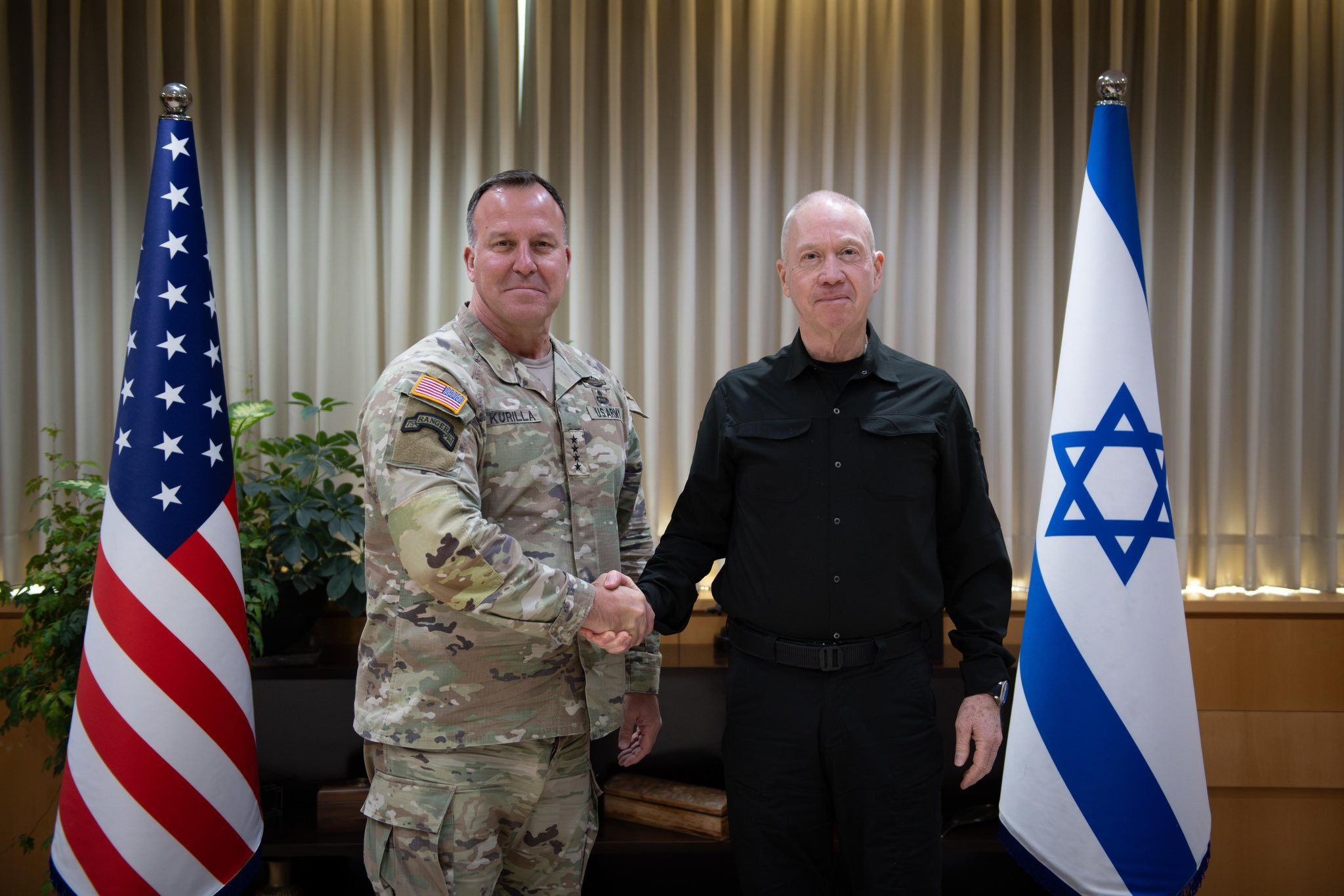 İsrailin müdafiə naziri ABŞ Mərkəzi Komandanlığının komandanı ilə görüşüb