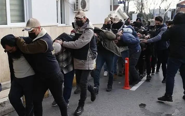 İstanbulda kilsəyə hücum etməkdə şübhəli bilinən 17 İŞİD üzvü saxlanılıb
