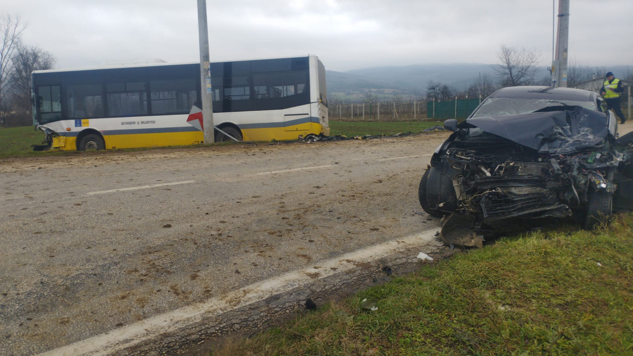 Türkiyədə avtobusla minik maşını toqquşub: bir ölü, səkkiz yaralı var