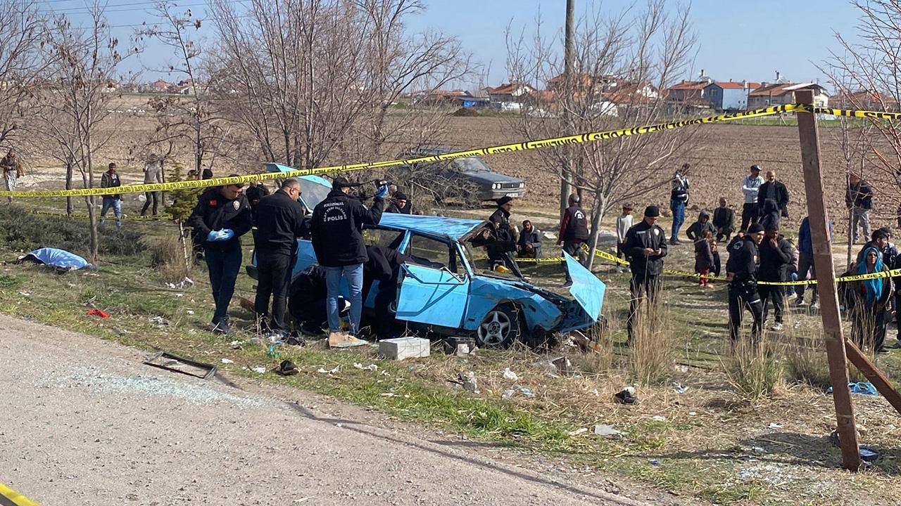 Türkiyədə avtomobil dayanacağa çırpılıb, 4 nəfər ölüb