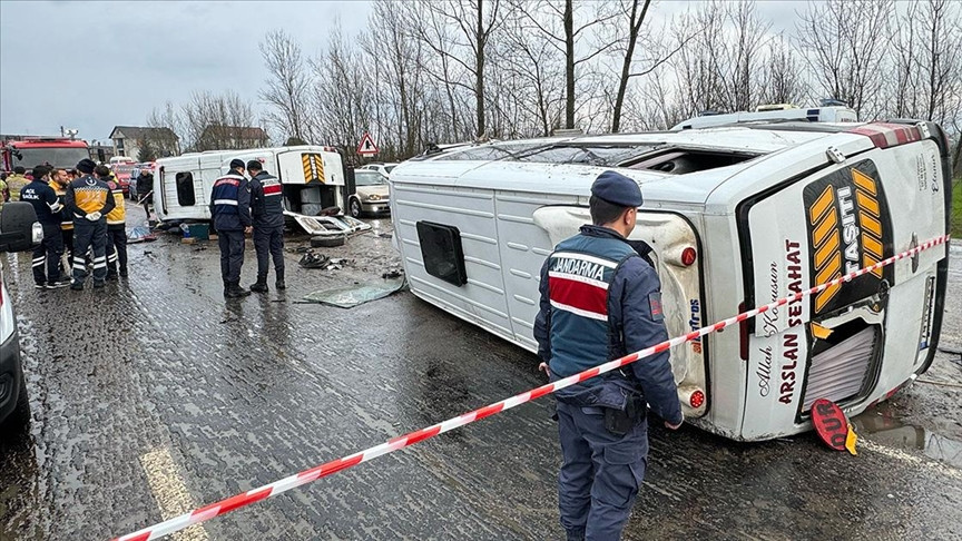 Türkiyədə iki avtobus toqquşub, 1 nəfər ölüb, 27 nəfər yaralanıb